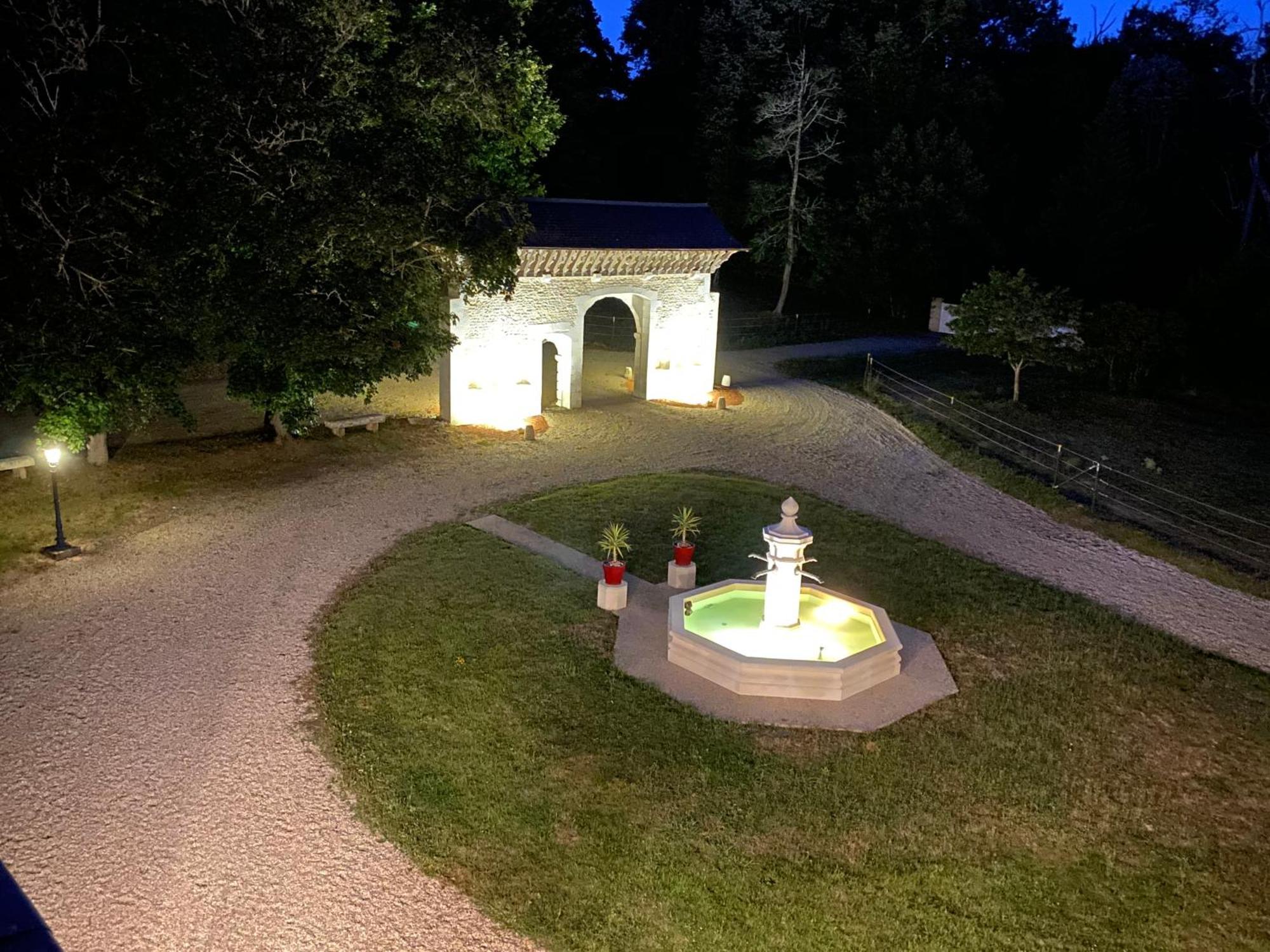 Chateau De Bellevue B&B Et Appartements Avec Piscine Saisonal Chauffee Et Chambres Partout Climatisees Saint-Avit  Bagian luar foto