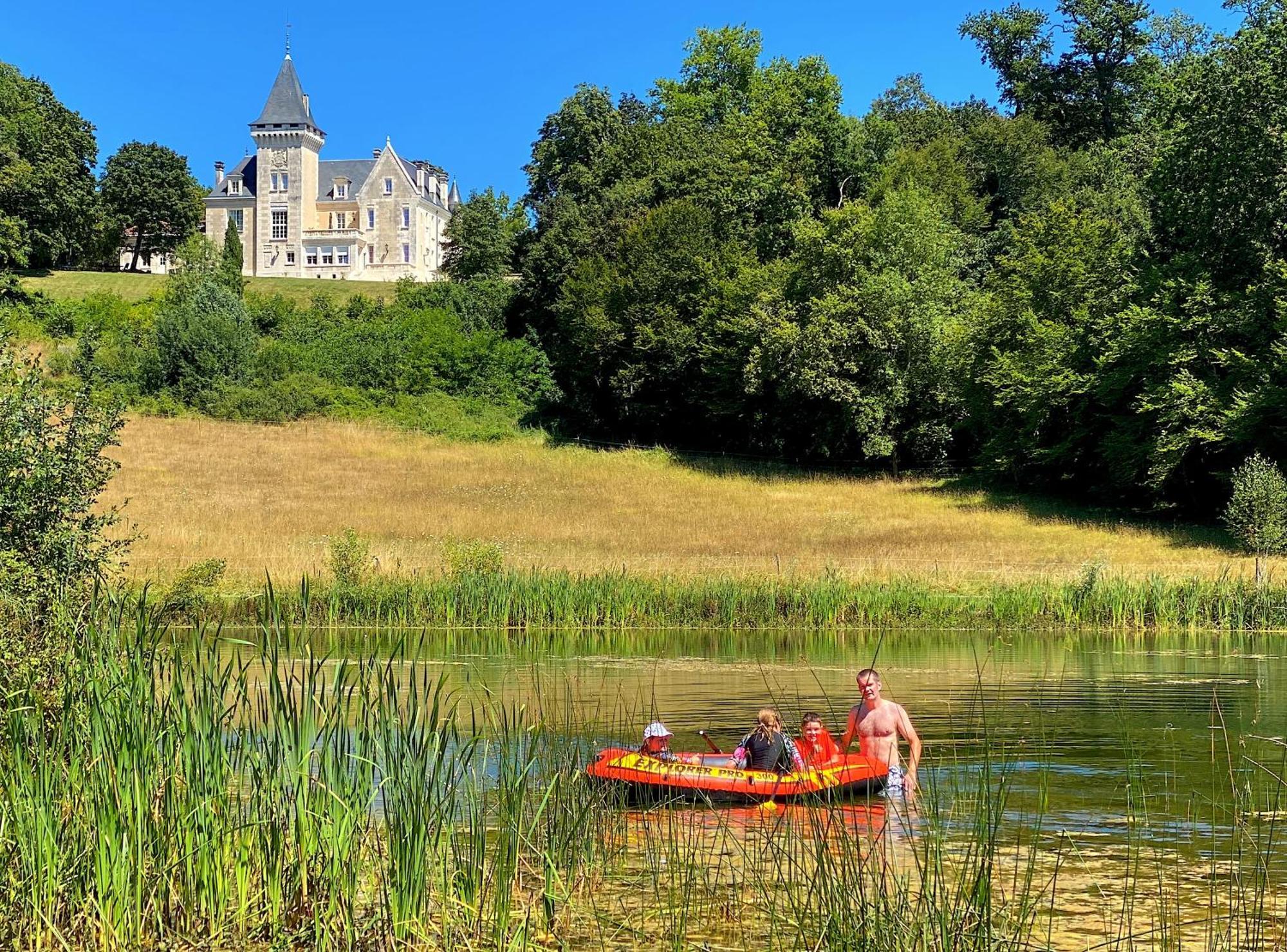 Chateau De Bellevue B&B Et Appartements Avec Piscine Saisonal Chauffee Et Chambres Partout Climatisees Saint-Avit  Bagian luar foto