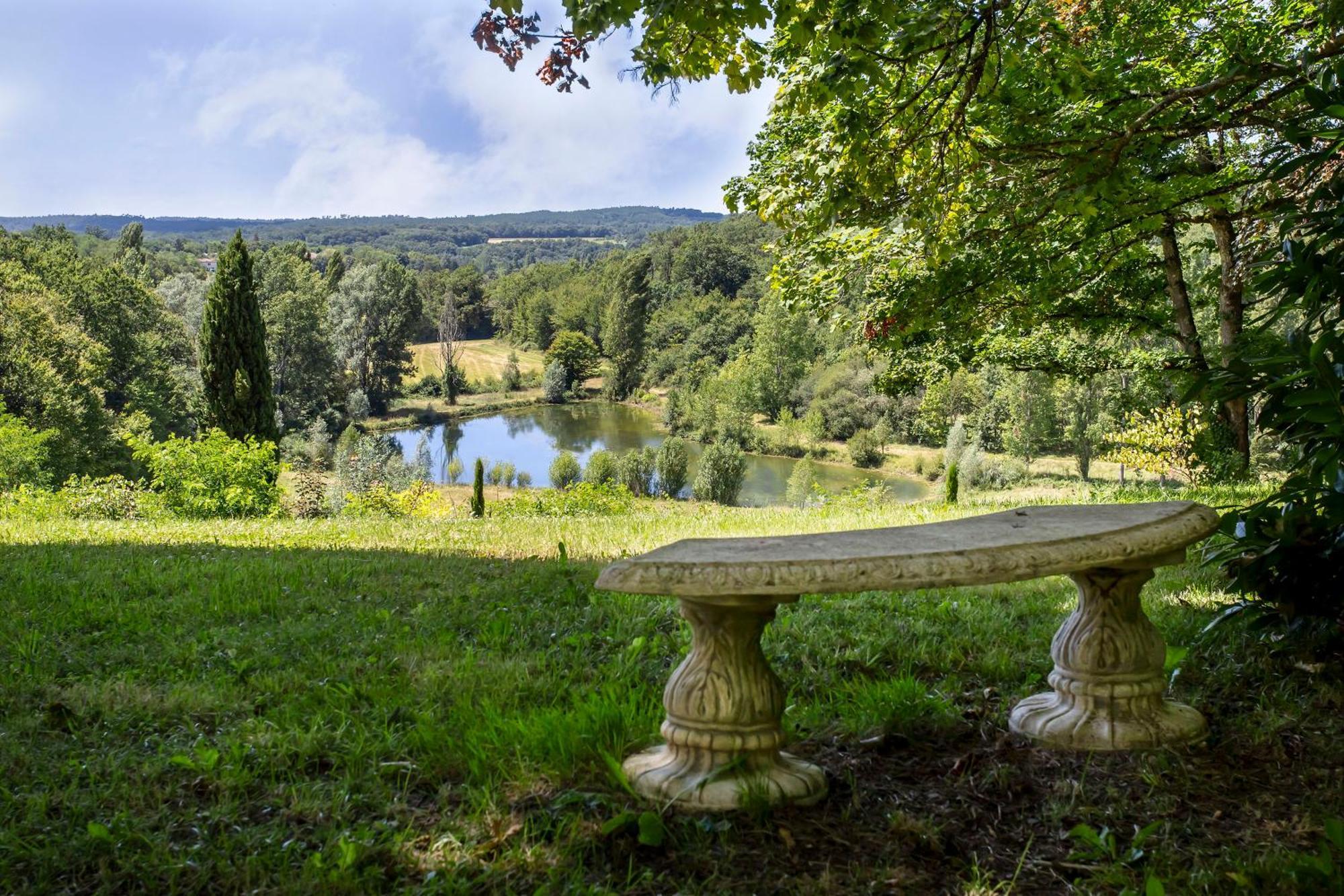 Chateau De Bellevue B&B Et Appartements Avec Piscine Saisonal Chauffee Et Chambres Partout Climatisees Saint-Avit  Bagian luar foto