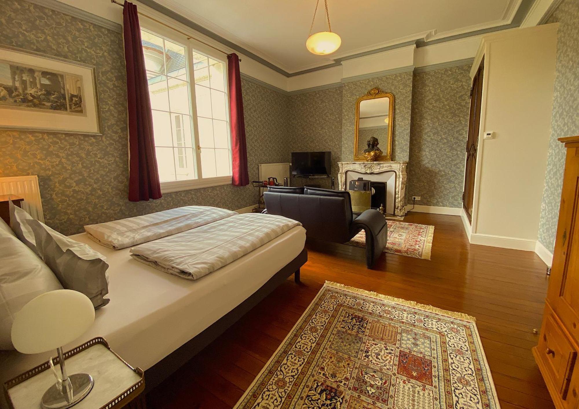 Chateau De Bellevue B&B Et Appartements Avec Piscine Saisonal Chauffee Et Chambres Partout Climatisees Saint-Avit  Bagian luar foto